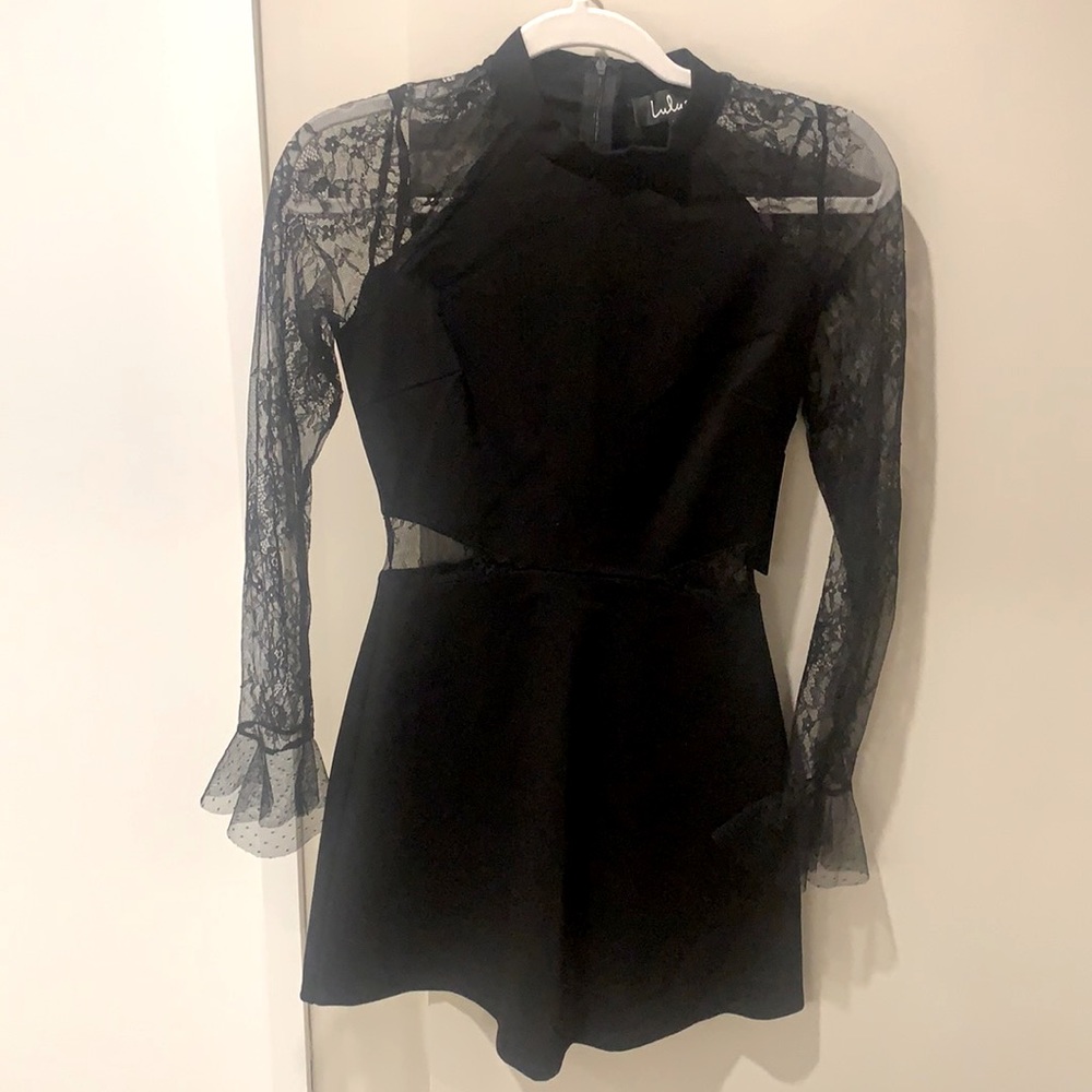 Lulu’s black lace dress